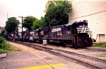 NS 3914 leads a train at Southern Junction